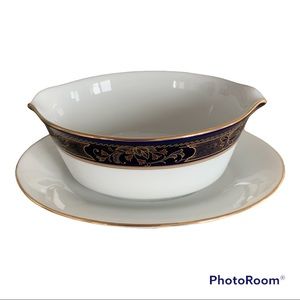 Legacy by Noritake porcelain Gravy Boat with attached underplate
